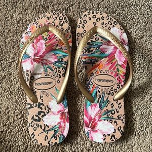 Brand New ! Havaianas Girls Flip flops.